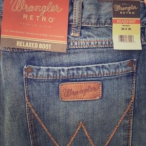 Men’s wrangler jeans relaxed fit. Never worn